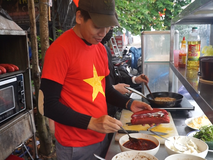 Video: Ấm lòng 'bánh mì yêu nước'