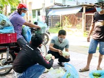 Video: Những chuyến xe đầy ắp yêu thương của...