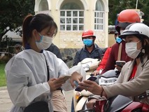 Video: Người dân Đà Nẵng vẫn lúng túng khi...