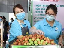 Bếp ăn 0 đồng, xe cứu thương miễn phí...