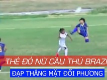 Cầu thủ nữ đạp thẳng mặt đối thủ ở...