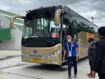 Ông Gede xuống xe cuối cùng trong trận cuối...