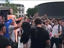 Fan anh quậy diễu hành búp bê tình dục...