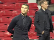 Khoảnh khắc Ronaldo xúc động khi về lại Old...
