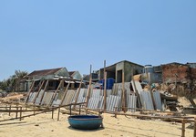 Người dân Quảng Nam đứng trước nguy cơ mất nhà vì biển