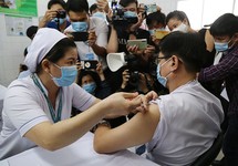 Những hình ảnh tiêm vaccine COVID-19 đầu tiên tại TP.HCM