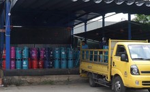 Video: Mối lo cháy nổ từ kho gas nằm giữa khu dân cư 