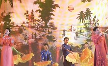 Đan Trường, Phi Nhung phục vụ miễn phí dịp Giỗ Tổ Hùng Vương 