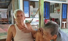 Video: Vợ chồng già không nơi nương tựa sau khi cho con hết nhà, đất 