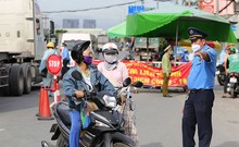 Video: Bị buộc quay đầu tại chốt kiểm dịch do không có giấy xét nghiệm âm tính