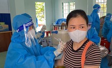 Video: Người dân Bình Dương hồ hởi đi tiêm vaccine Vero Cell