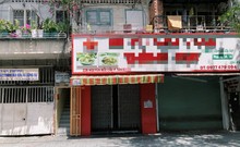 Vì sao nhiều hàng quán vẫn chưa mở cửa dù đã được phép bán mang đi? 