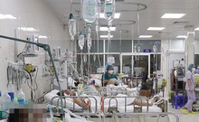 Video: Cảnh báo ngộ độc rượu pha cồn công nghiệp gây chết người 