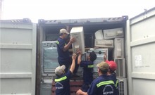 Khám xét container khai báo rổ nhựa nhưng nhập hàng cấm