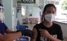 Video: Người tạm trú, người cao tuổi vui mừng vì được tiêm vaccine