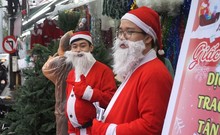 Video: Thị trường đồ Giáng sinh ế ẩm vì COVID-19