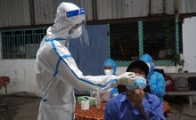 Video: Khẩn trương lấy mẫu xét nghiệm tại lò mổ gia súc lớn nhất Đà Nẵng