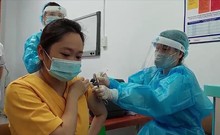 Video: 1.000 thai phụ tại Hà Nội được tiêm vaccine Pfizer