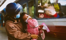 Video: Chuyến tàu quê hương đón hàng ngàn người con Quảng Bình về quê tránh dịch