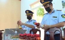 Video: Bắt cơ sở kinh doanh thuốc bảo vệ thực vật chứa chất cấm