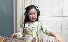 Bé gái cover Despacito bằng đàn tranh