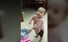 Hài hước với màn trổ tài nấu ăn của 'đầu bếp nhí'