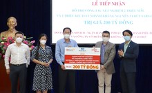 Video: Sovico, HD Bank, VietJet tặng TP.HCM 1 triệu bộ kit xét nghiệm COVID-19