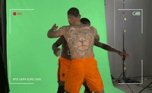 'Bật mí' những cảnh quay hậu trường của cầu thủ cho Euro 2020