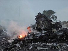 Toàn cảnh MH17 rơi và những mảnh vỡ còn sót lại