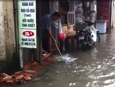 Hà Nội mưa ngập các con phố