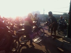 Kiếm được hàng triệu đồng trong buổi sáng nhờ ...kẹt xe