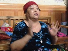 Xem 'thánh cô' sờ soạng để chữa bách bệnh