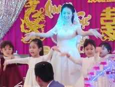 Đám cưới đáng yêu của cô giáo mầm non