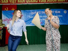 Mỹ Tâm nhường sân khấu cho cụ bà hát 'Tôi là tôi'