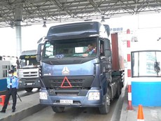 Sáng 3-12, tài xế phản đối, BOT Cai Lậy lại xả trạm