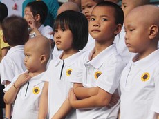 'Mai này biết có còn gặp các con'