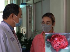 Video: Mang khối u tụy khổng lồ nhưng chỉ nghĩ do mập lên
