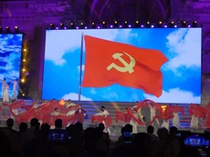 Các nghệ sĩ nổi tiếng hát chào mừng Đại hội Đảng