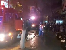 Video: Cháy dữ dội căn nhà 2 tầng giữa đêm khuya