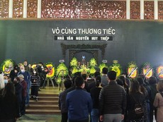 Video: Người thân, bạn bè tiễn đưa nhà văn Nguyễn Huy Thiệp
