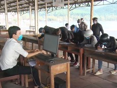 Video: Lập chốt ở bắc đèo Hải Vân để ngăn chặn dịch