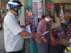 Video: Đà Nẵng khẩn trương phát thẻ đi chợ đến từng hộ dân
