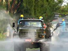 Video: Bộ đội phun khử khuẩn khu công nghiệp quy mô 80.000 m2