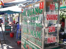 Video: Vắng bóng shipper, nhiều cửa hàng buôn bán ế ẩm