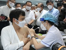Video: TP.HCM khởi động chiến dịch tiêm chủng COVID-19 lớn nhất lịch sử
