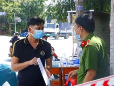 Video: Cận cảnh phong tỏa phường Tân Phước Khánh ở Bình Dương