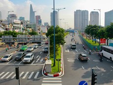Video: TP.HCM rộn ràng trong ngày đầu 'bình thường mới'