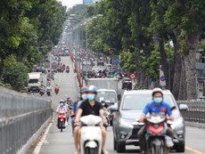 Video: Dạo quanh TP.HCM ngày đầu người dân đi làm trở lại