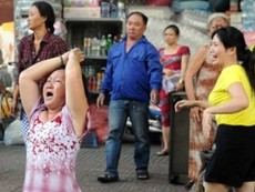 Người phụ nữ quỳ lạy trong vụ cháy ở quận 1 nói gì?