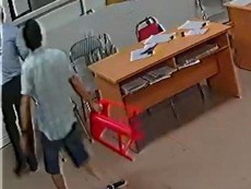Cận cảnh vụ bác sĩ bị đánh tại phòng trực ở Nghệ An